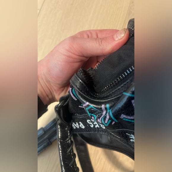 Thrifted graffiti City bag , unsure? - Picture 7 of 8